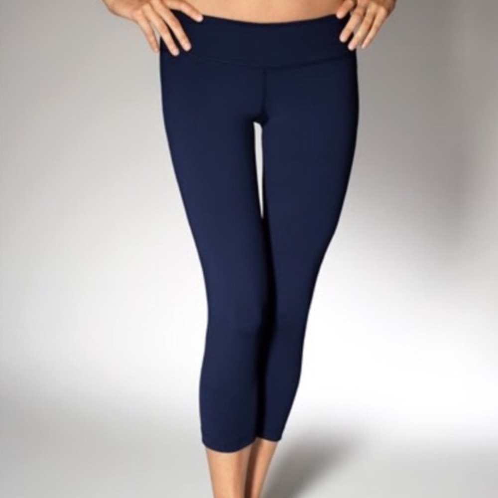 Lululemon wonder under crops navy